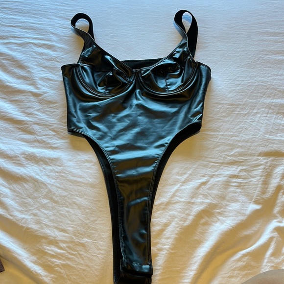 SHEIN BAE Solid PU Leather Bodysuit - Picture 3 of 4
